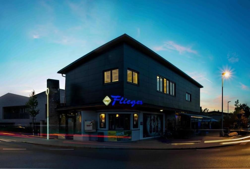 Musikbuehne Flieger - Das Konzept - Loften In Einer Kneipe Tettnang Exterior photo