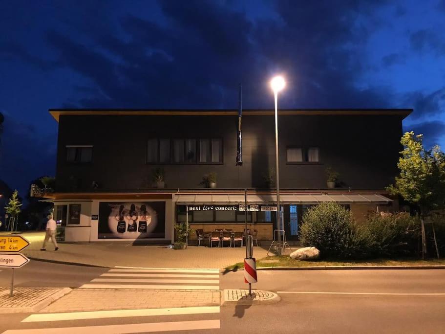 Musikbuehne Flieger - Das Konzept - Loften In Einer Kneipe Tettnang Exterior photo
