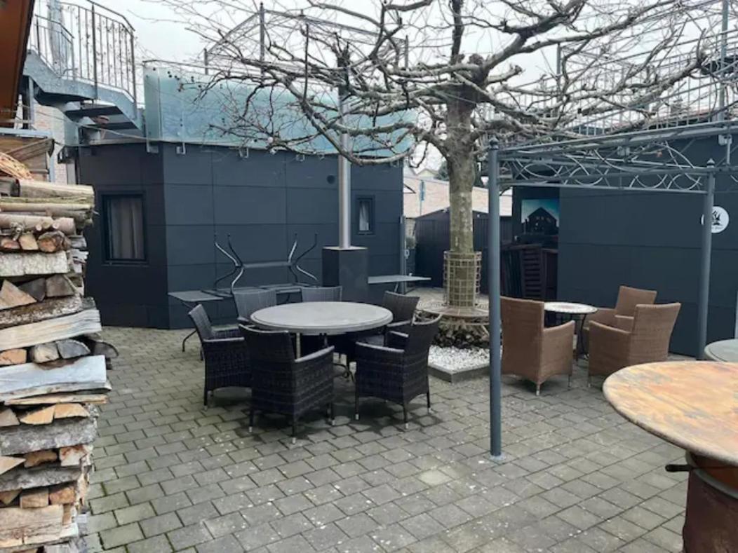 Musikbuehne Flieger - Das Konzept - Loften In Einer Kneipe Tettnang Exterior photo